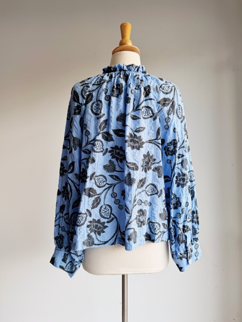 LOFT Cornflower Blue Floral Blouse XL Lightweight Airy Peasant Top Boho Chic - Picture 4 of 5